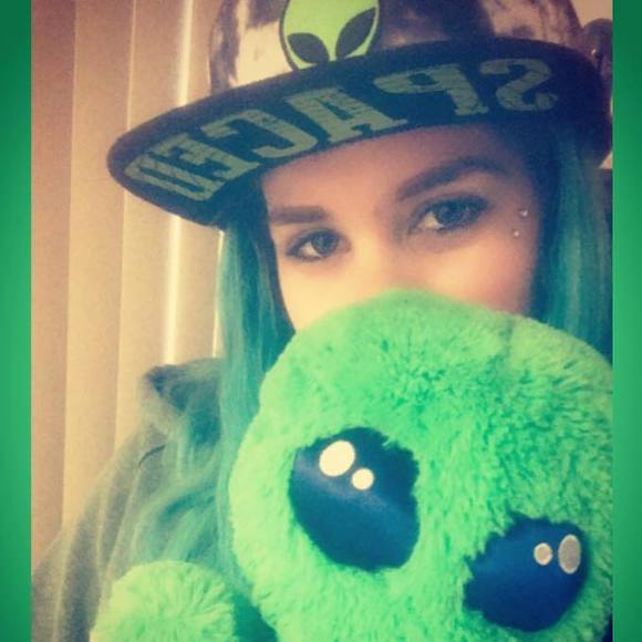 Meet your Posher, Sarah - Picture 1 of 1